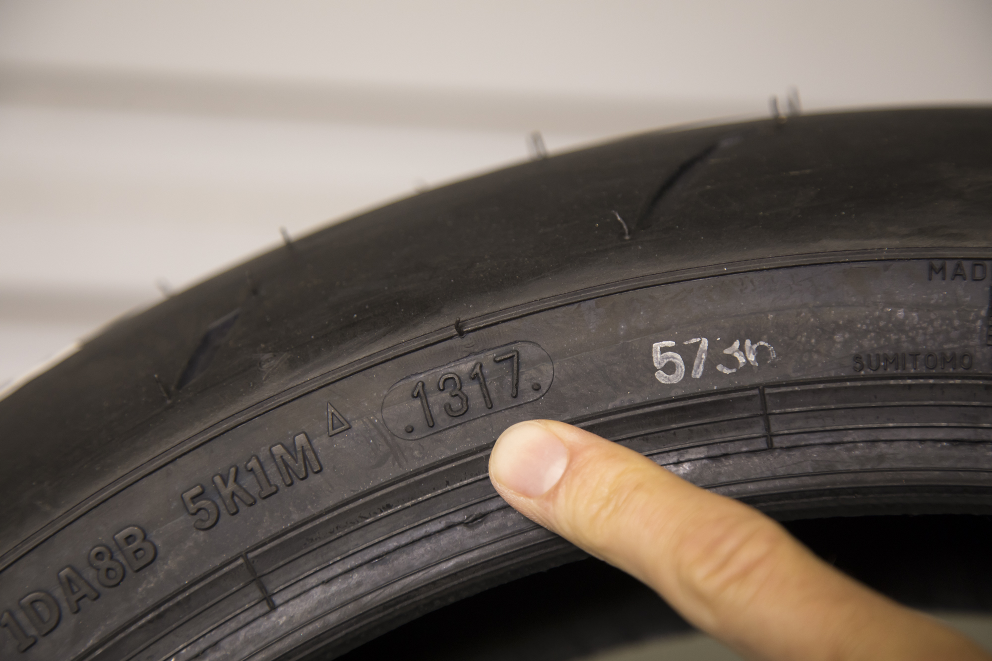 How to maintain motorcycle tire in good condition